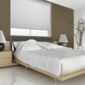 weisses-Plissee-im-Schlafzimmer